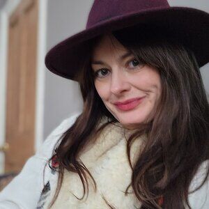 Meet your Posher, Lorna